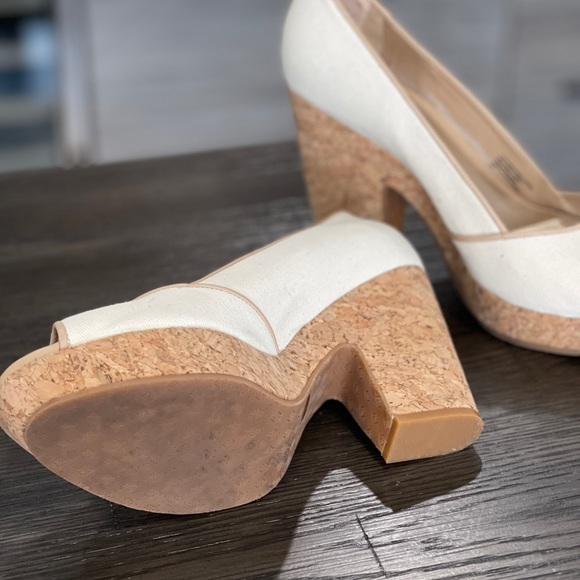 Size 9 Antonio Melani Open Toe Wedge - Picture 4 of 6